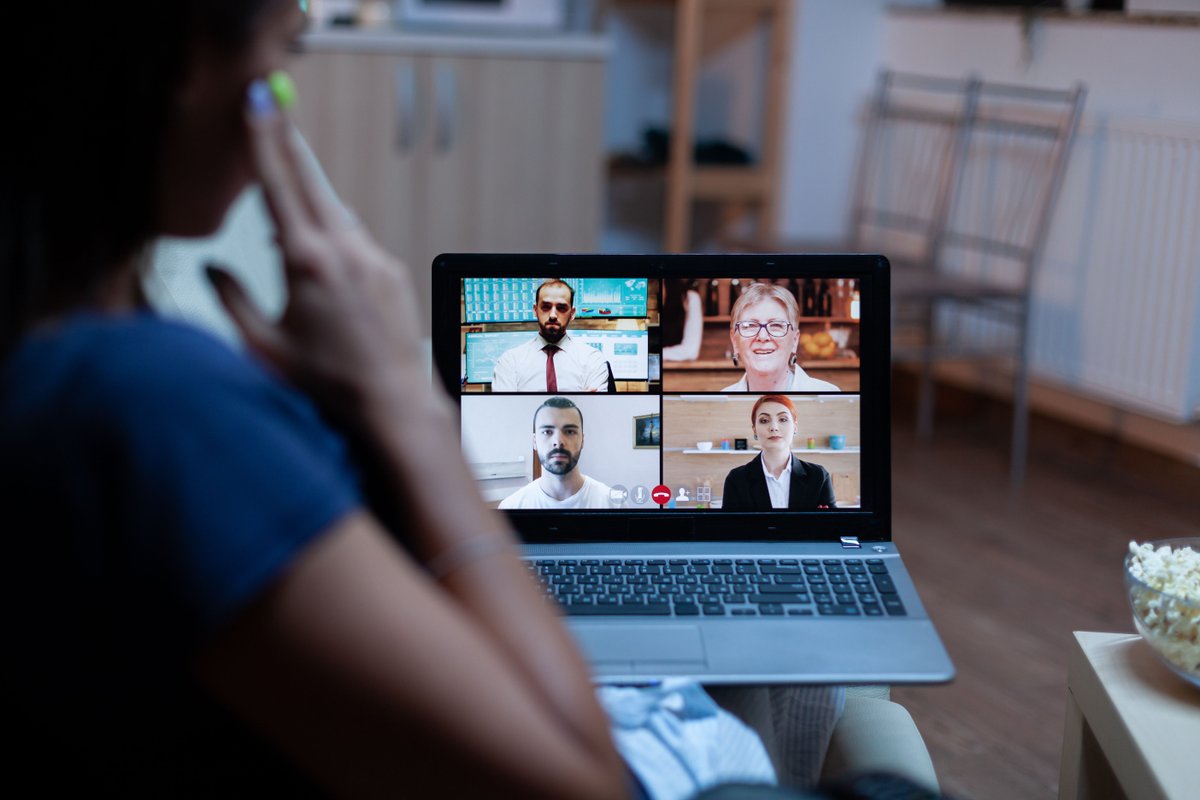 freelancer-having-video-conference-with-team-HE3RDTS.JPG freelancer-having-video-conference-with-team-HE3RDTS.JPG